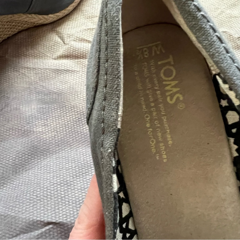 Toms Shoes - Picture 6 of 8